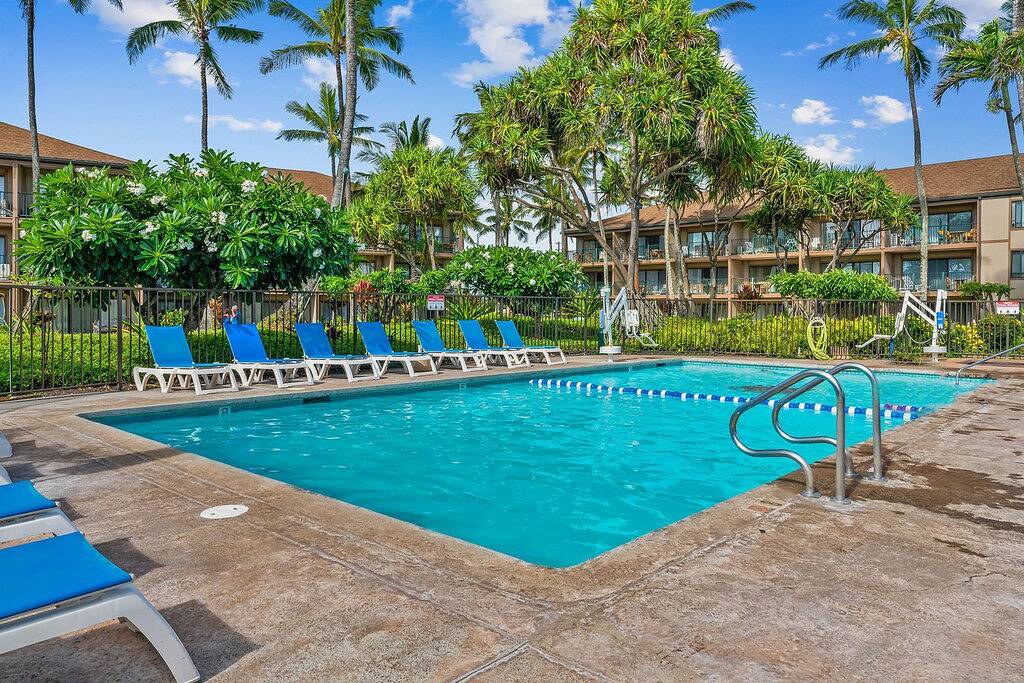Ganze Wohnung, Direct Beachfront/Oceanfront Condo - 3 minute walk into Kapa'a in Kapaa, Kauai