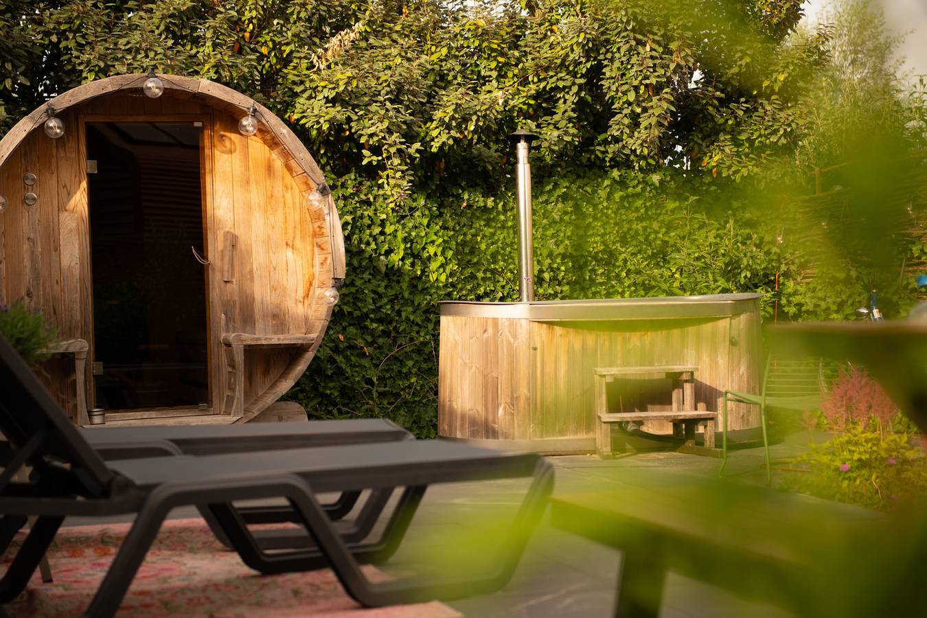 Unieke 2 persoons Tiny House op kleinschalig erf met privé hottub en sauna in Almere in Flevoland