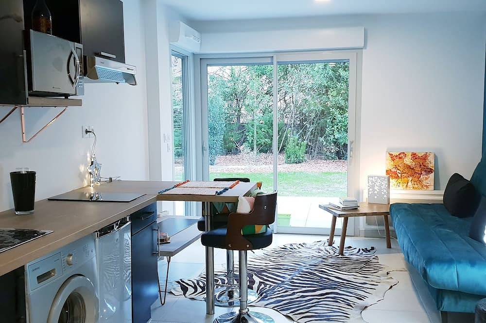 Entire apartment, Studio in luxury residence with garden 10 minutes from Biarritz and beaches in Anglet, Bayonne region