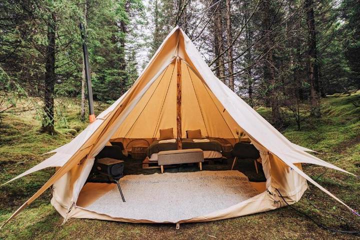 Camping für 2 Personen, mit Garten und Whirlpool sowie Pool und Terrasse in Island