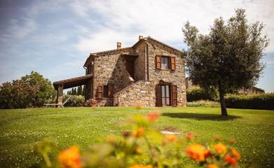Gîte pour 4 personnes, avec vue ainsi que jardin et piscine, animaux acceptés à Pitigliano