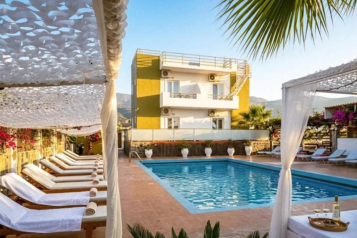 Hôtel pour 24 personnes, avec jardin ainsi que vue et piscine dans Malia - 3
