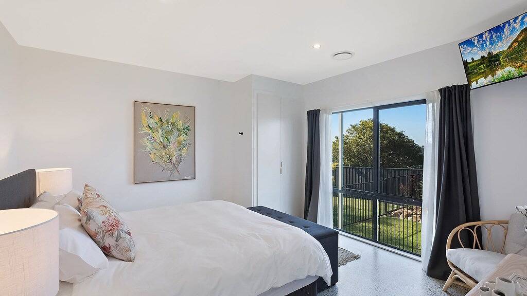 Noble House - Absolutely Stunning House in Convenient Location! in Dalmeny, New South Wales