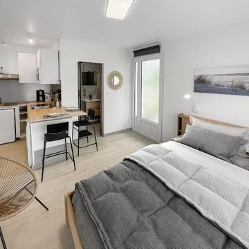 Gîte pour 2 personnes, avec jardin ainsi que terrasse et jacuzzi à Saint-Médard-en-Jalles