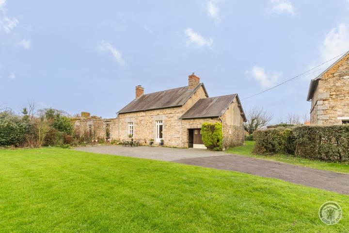 Gîte pour 3 personnes, avec jardin à Hauteville-la-Guichard