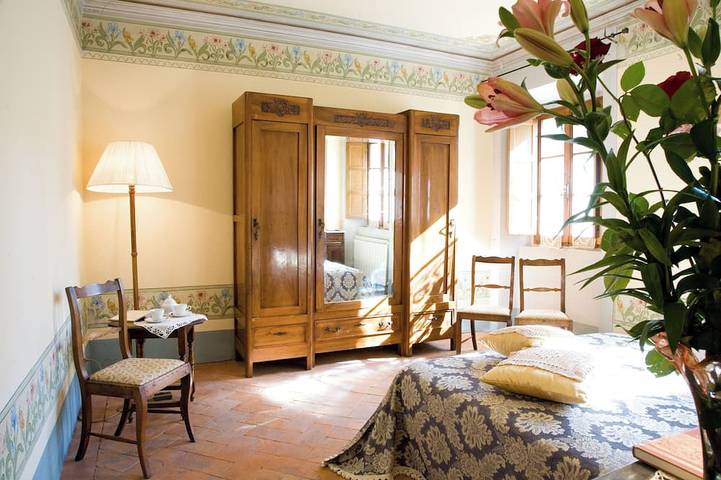 Villa 4 Seasons Tuscany wedding, with 10/11/12/13 bedrooms ensuites private pool in Pratovecchio Stia, Casentino