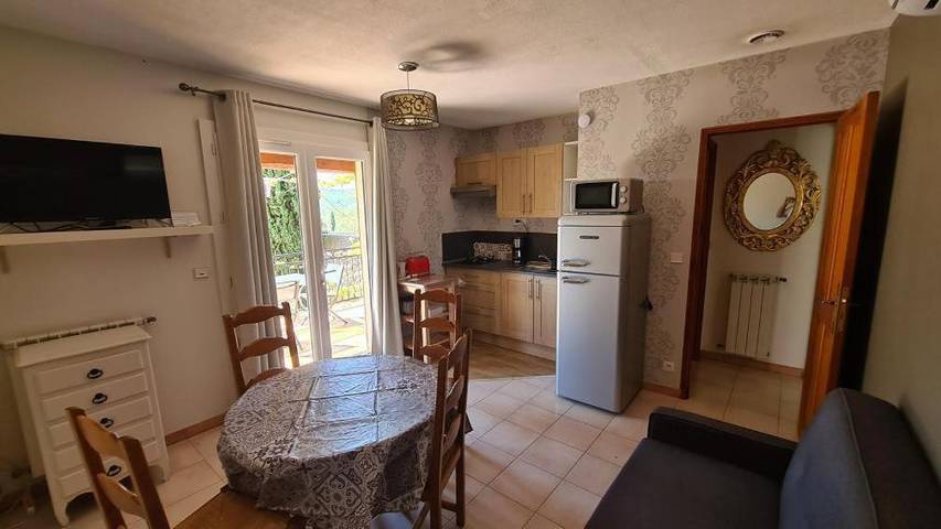 Gîte pour 3 personnes, avec piscine ainsi que jardin et vue à Le Val - 3