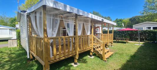 Mobil home pour 8 personnes, avec piscine ainsi que terrasse et jardin à Gastes