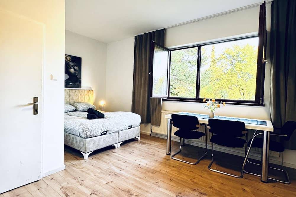 Apartamento entero, Beautiful Room + Garden | Easy Access to Belvedere in Viena, Donau Niederösterreich