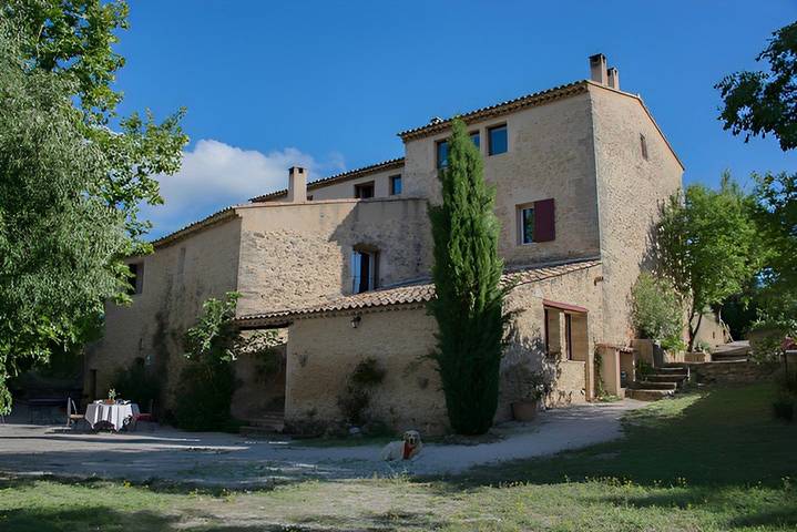 Chambre d’hôte pour 2 personnes, avec jardin et piscine dans les Bouches-du-Rhône - 2