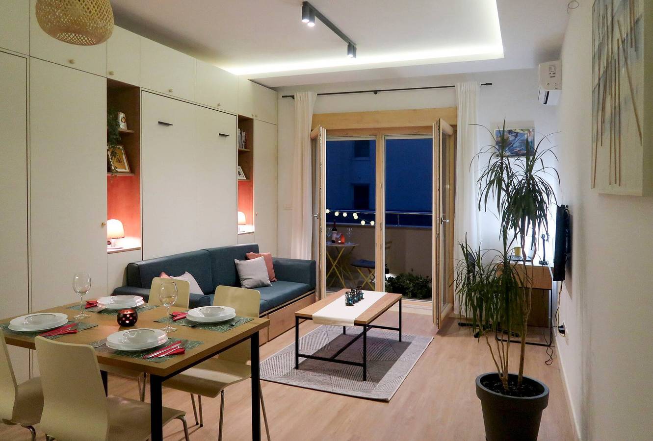 Ganze Wohnung, Apartment 350 m vom Strand entfernt, kostenlose Parkplätze, Balkon in Dobrota, Opština Kotor