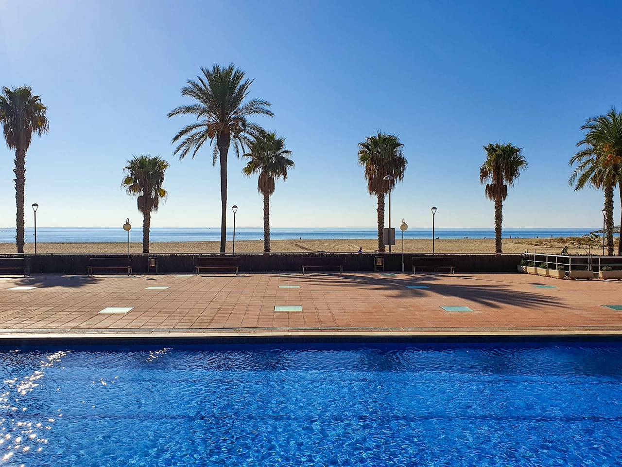 Entire apartment, 3-Bedroom Apartment with Communal Pools and Parking in Torredembarra, Costa Dorada