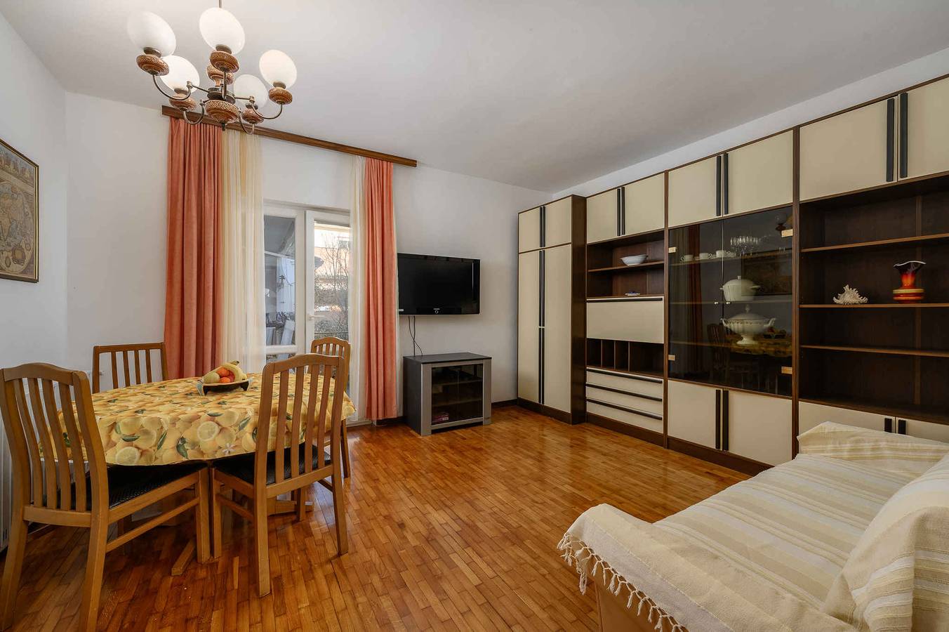 Appartamento intero, Appartamento con balcone e aria condizionata  in Umago, Umago e dintorni