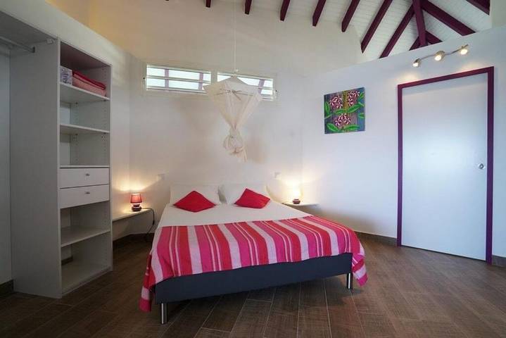 Location de vacances pour 3 personnes, avec jardin ainsi que piscine et vue dans Plage de Malendure - 3