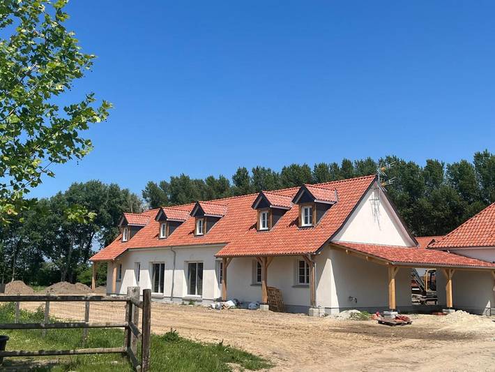 Location de vacances pour 4 personnes, avec jardin ainsi que piscine et terrasse à Saint-Quentin-en-Tourmont - 2