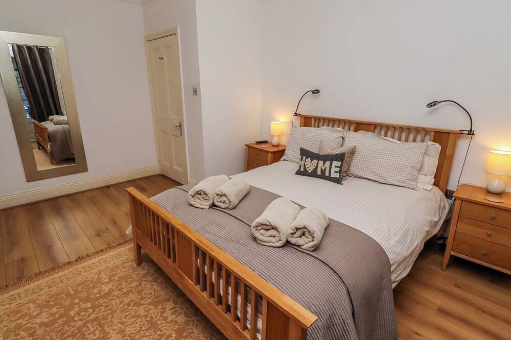 Alnbank, pet friendly, country holiday cottage in Alnmouth in Alnmouth, Northumberland