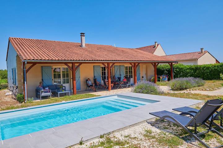 Maison de vacances pour 6 personnes, avec Jacuzzi et Terrasse ainsi que Jardin et Piscine