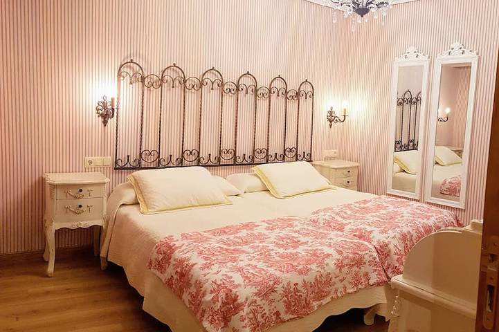 Legado de Ugarte, a boutique rural house by rooms in the center of Laguardia. in Laguardia, Rioja Alavesa