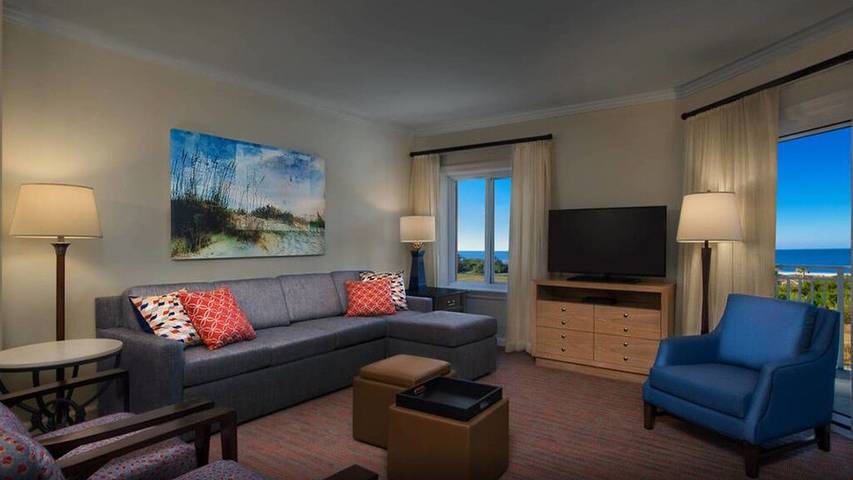 Vacation apartment for 8 people, with pool and sauna as well as yard and hot tub in South Carolina