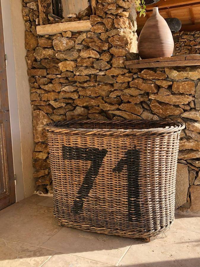 Location de vacances pour 5 personnes, avec vue ainsi que piscine et jardin à Saint-Ythaire - 3