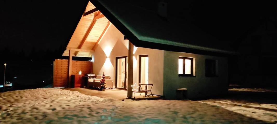 Willa dla 5 osób, z Jacuzzi i Taras oraz Ogród i Widok w Beskidy
