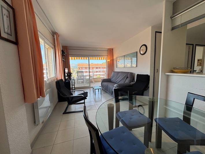 Apartamento entero, Apartamento 'Blaumar B310' con piscina compartida, terraza privada y Wi-Fi in L' Estartit, Estartit