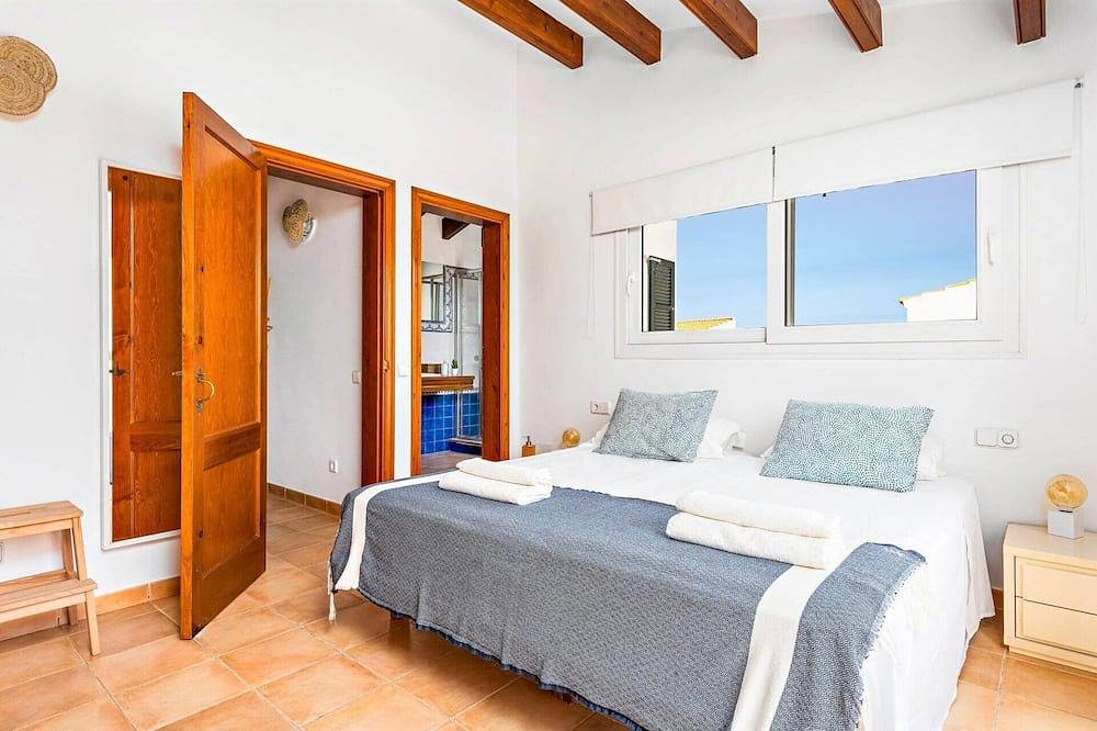 Villa Anchorage by Villa Plus in Coves Noves, Es Mercadal