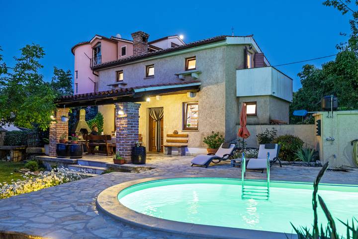 Villa für 5 Personen, mit Pool und Terrasse sowie Balkon/Terrasse, mit Haustier auf Krk