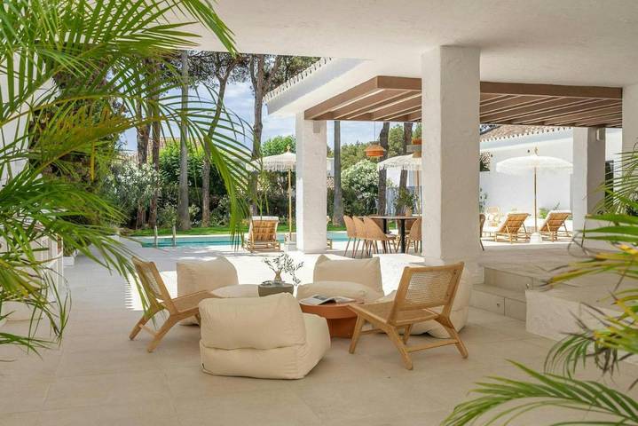 Location de vacances pour 14 personnes, avec Jacuzzi et Terrasse ainsi que Jardin et Piscine à Aspremont - 2