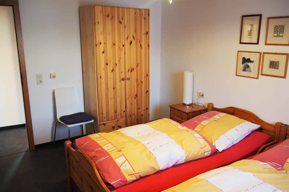 Ganze Wohnung, Gemütliche Ferienwohnung (45m2) mit Terrasse im alten Winzerort in Karlstadt, Fränkisches Weinland