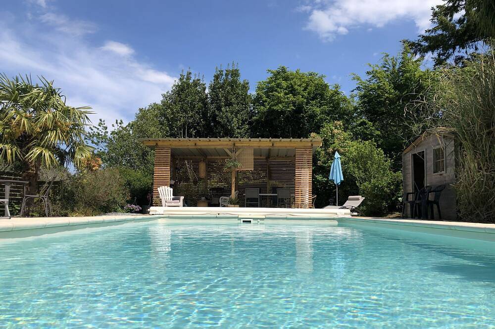 Maison de pays piscine chauffée à 15 mn du Golfe du Morbihan in Sulniac, Parc naturel régional du Golfe du Morbihan