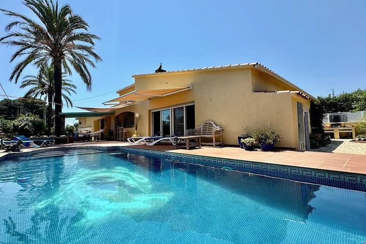 Maison de vacances pour 8 personnes, avec jardin et jacuzzi dans El Mas Boscá