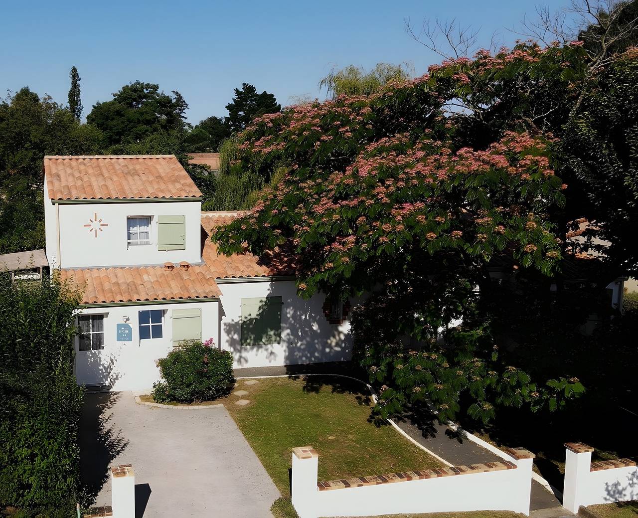 Holiday Home 'Gîte Le Fief De La Fontaine' with Private Terrace, Shared Garden and Wi-Fi in Port-Saint-Père, Nantes region