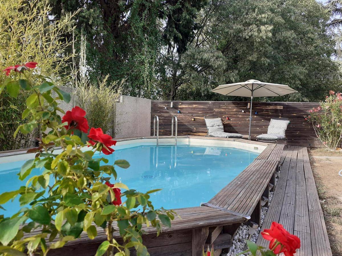 Location saisonnière avec piscine et terrasse au pied du luberon in Lauris, Parc naturel régional du Luberon