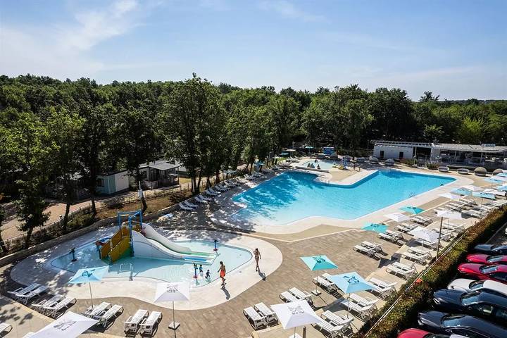 Camping für 6 Personen, mit Pool und Terrasse in Funtana - 3