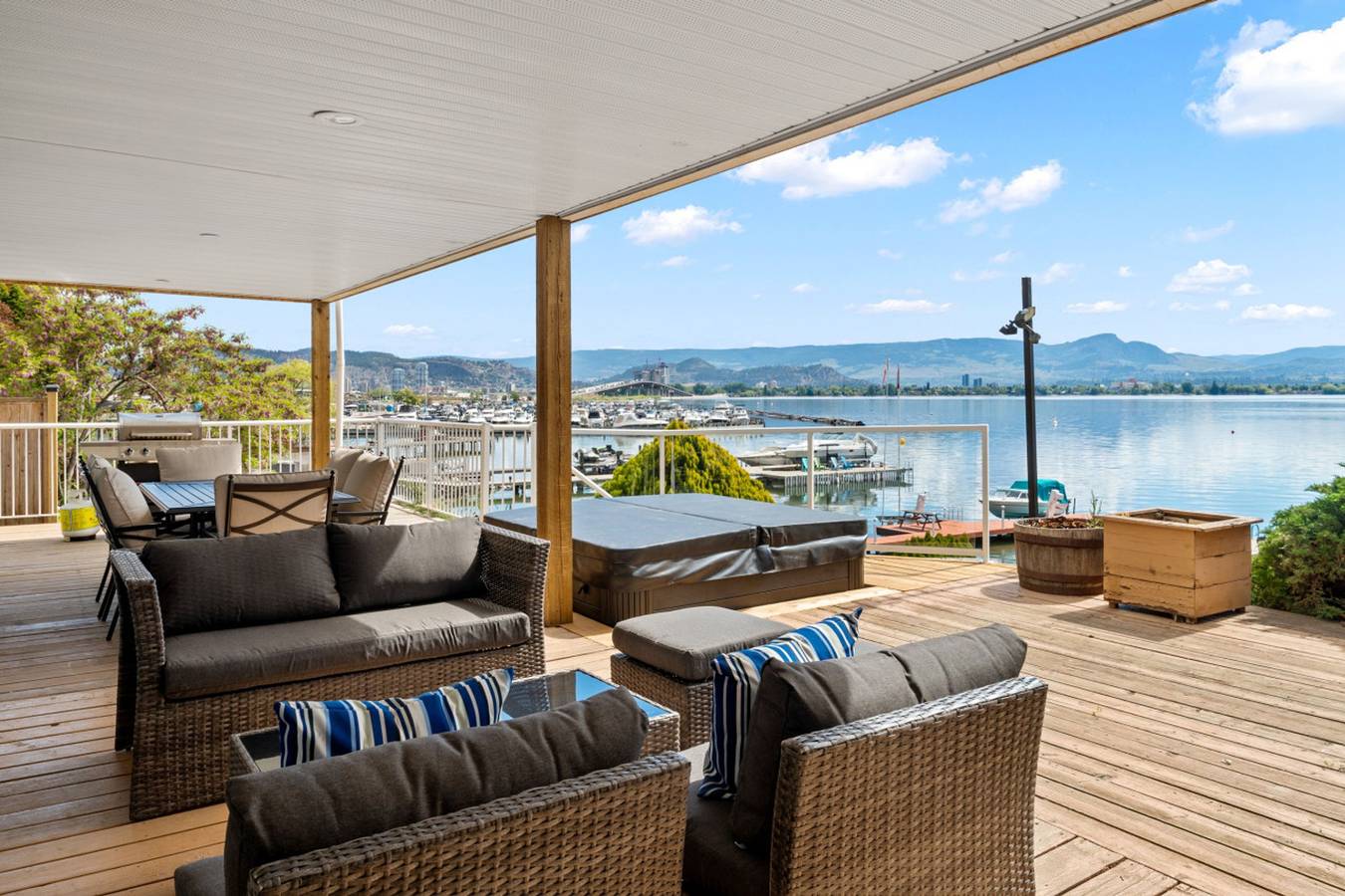 Lakeside Tranquility in Crystal Mountain