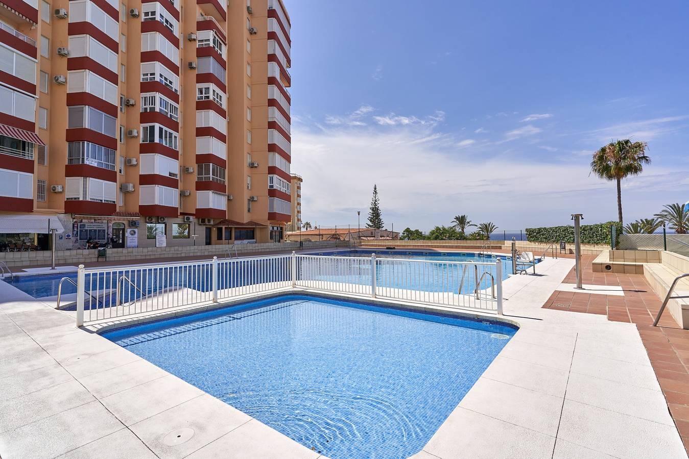 Apartamento entero, Apartamento "Mirador del Mar" con vistas al mar, piscina compartida y Wi-Fi in Torrox Costa, Torrox