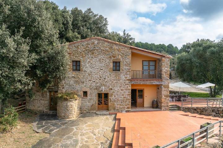 Casa rural para 10 personas, con piscina además de jardín y vistas en San Martín de Liémana