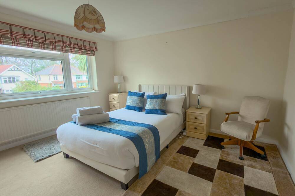 Farnborough Stay - 5 Bedroom in Rushmoor, Hampshire