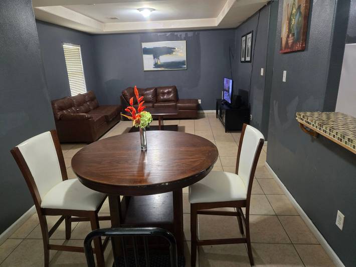 Vacation rental for 3 people, with yard, with pets in Fort Bend County