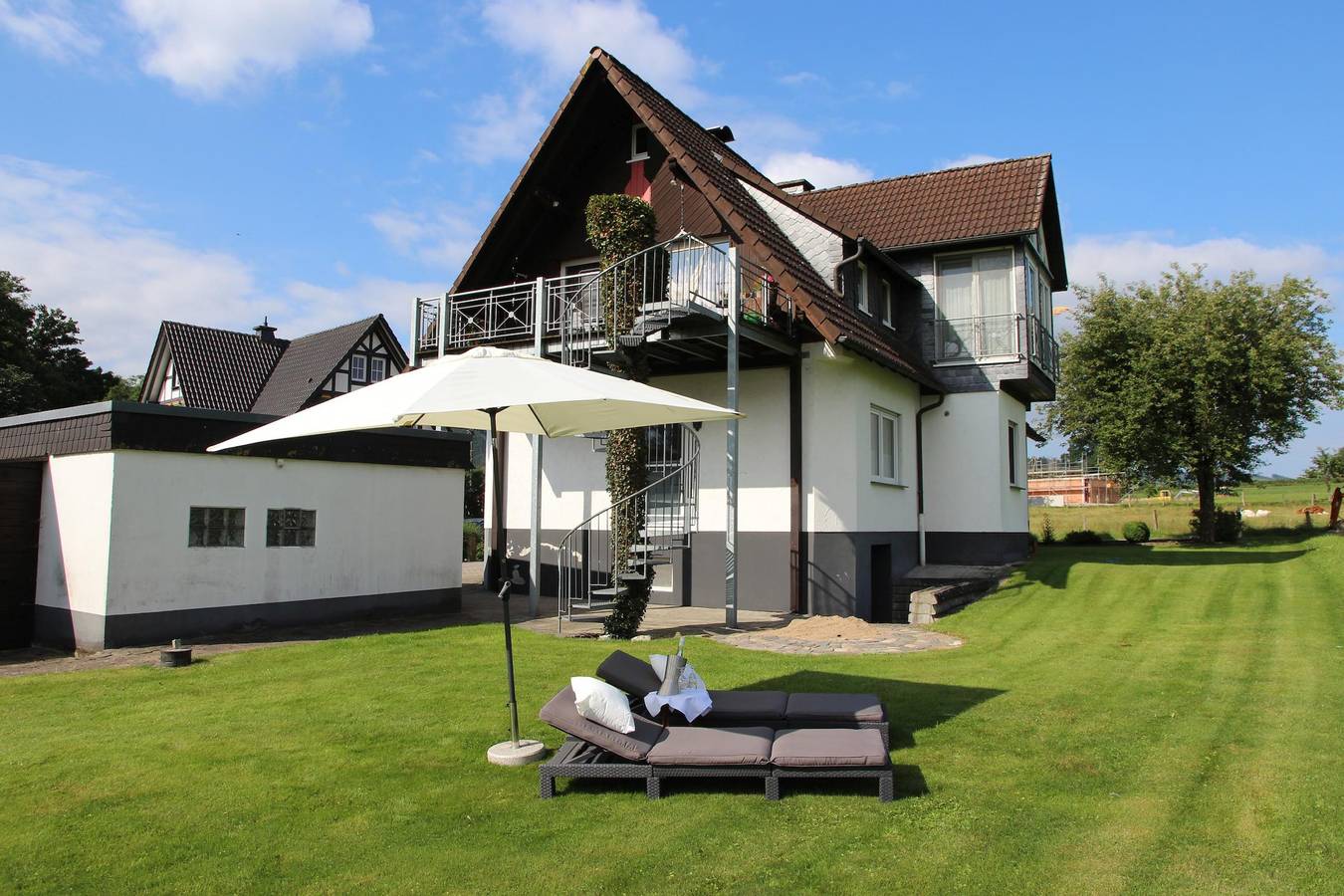 Ganze Wohnung, Ferienwohnung 'Darge' mit Bergblick, privater Terrasse und Wi-Fi in Schmallenberg, Hochsauerlandkreis