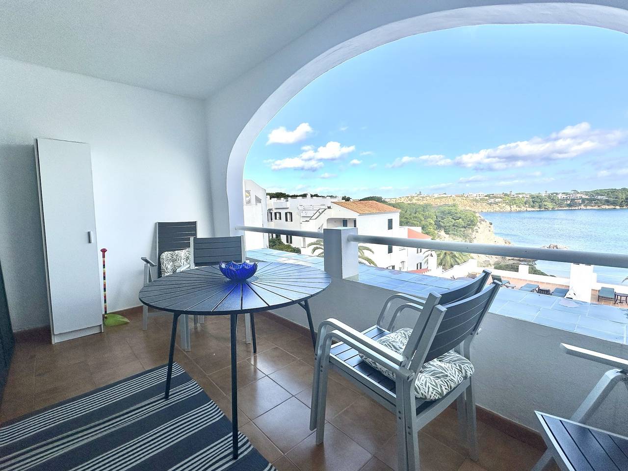 Apartamento entero, Hermoso apartamento con Wi-Fi, piscina, terraza y vista al mar in Arenal d'en Castell, Es Mercadal
