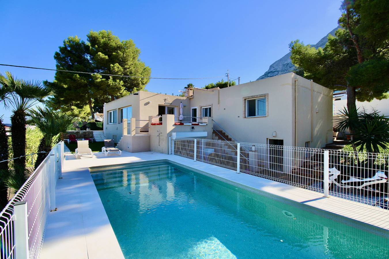 Casa de vacaciones 'Villa Betty' con vistas al mar, Wi-Fi y aire acondicionado in Montgó, Dénia
