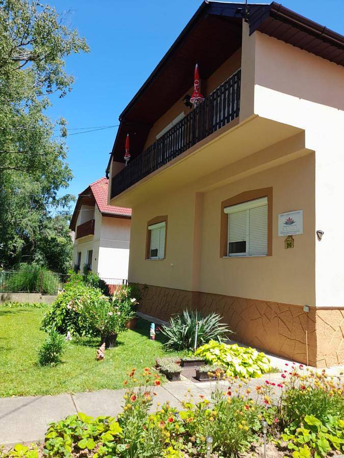 Ferienwohnung für 4 Personen, mit Balkon und Terrasse sowie Garten und Ausblick in Heviz