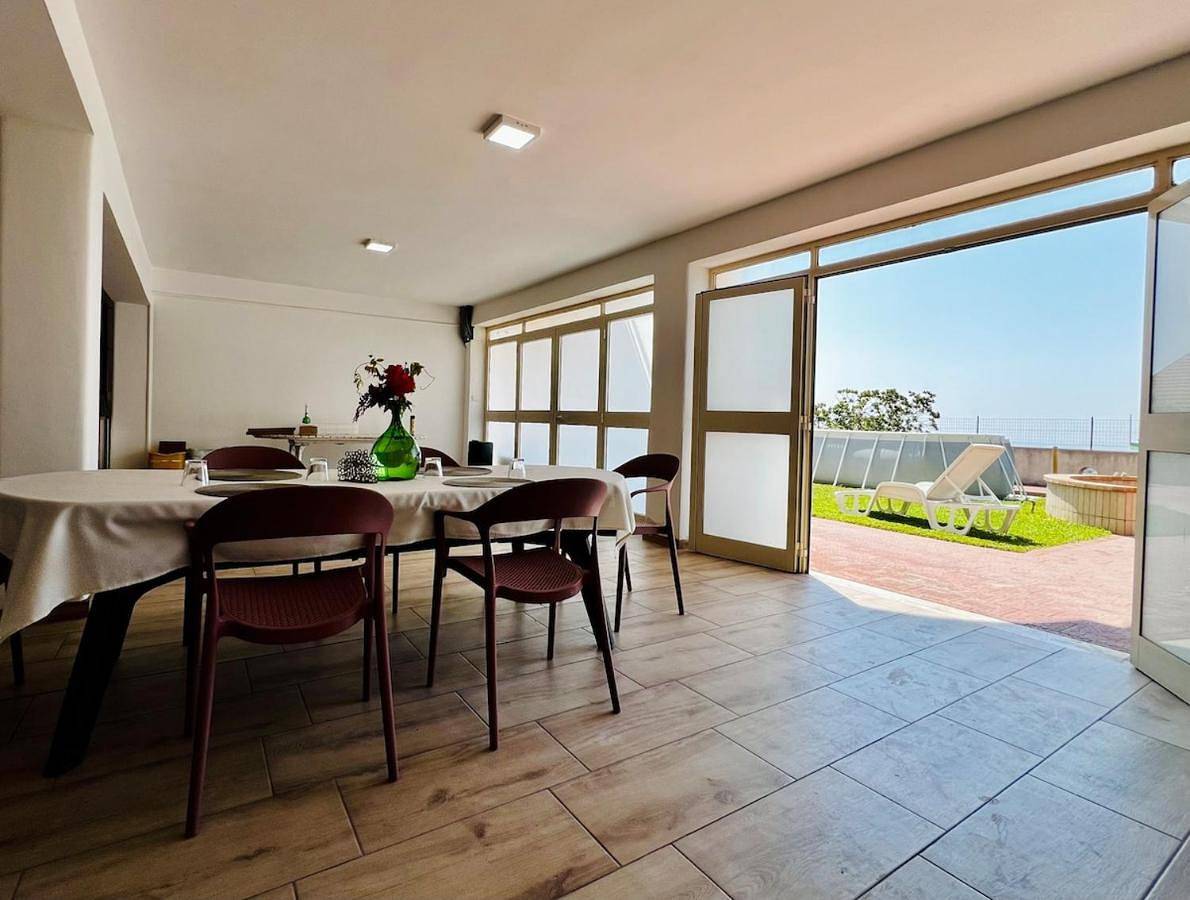 Domus Apartment in villa, swimming pool and private parking in Gravina di Catania, Catania e dintorni