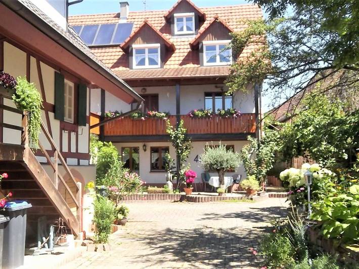 Ferienwohnung für 6 Personen, mit Balkon und Garten in Herbolzheim