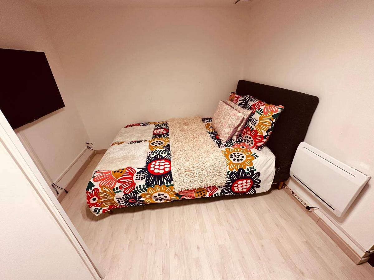 Appartement de vacances entier, Double Room with Private Bathroom in Ballancourt-sur-Essonne, Essonne