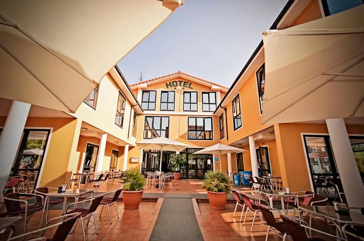 Hôtel pour 2 personnes, avec terrasse et vue - 1