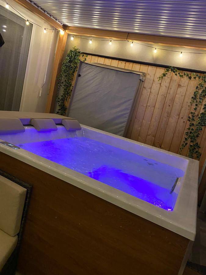 Gîte pour 4 personnes, avec vue ainsi que terrasse et piscine à Maglie - 2