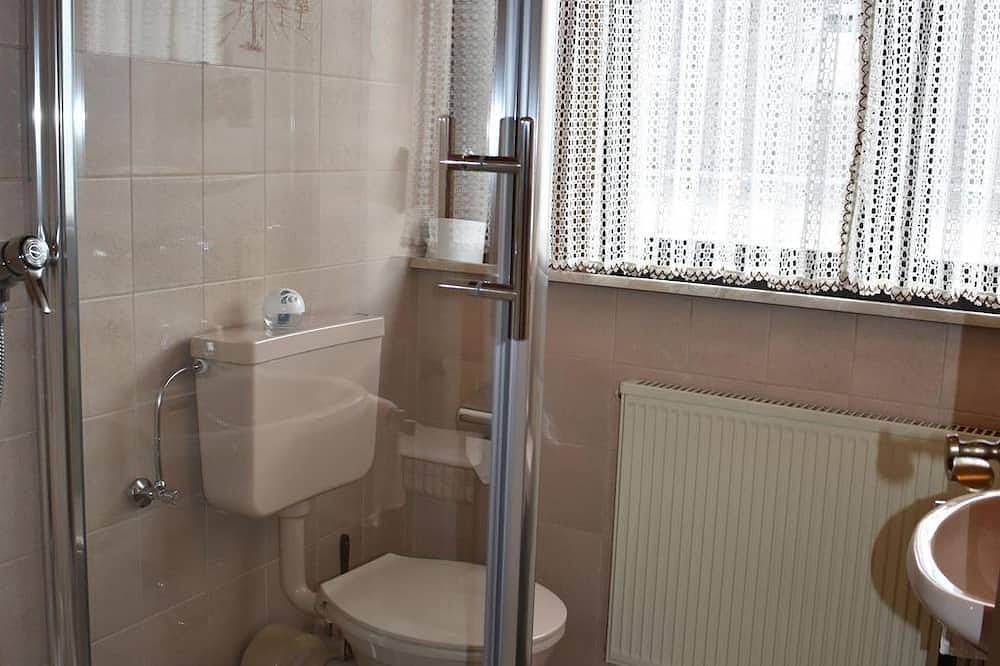 Tweepersoonskamer Douche / Wc - Weingut-Gästehaus Hermes-Lex in Trittenheim, Moseleifel